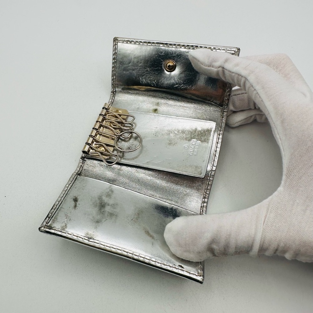 Gucci Silver Key Wallet - Picture 6 of 11